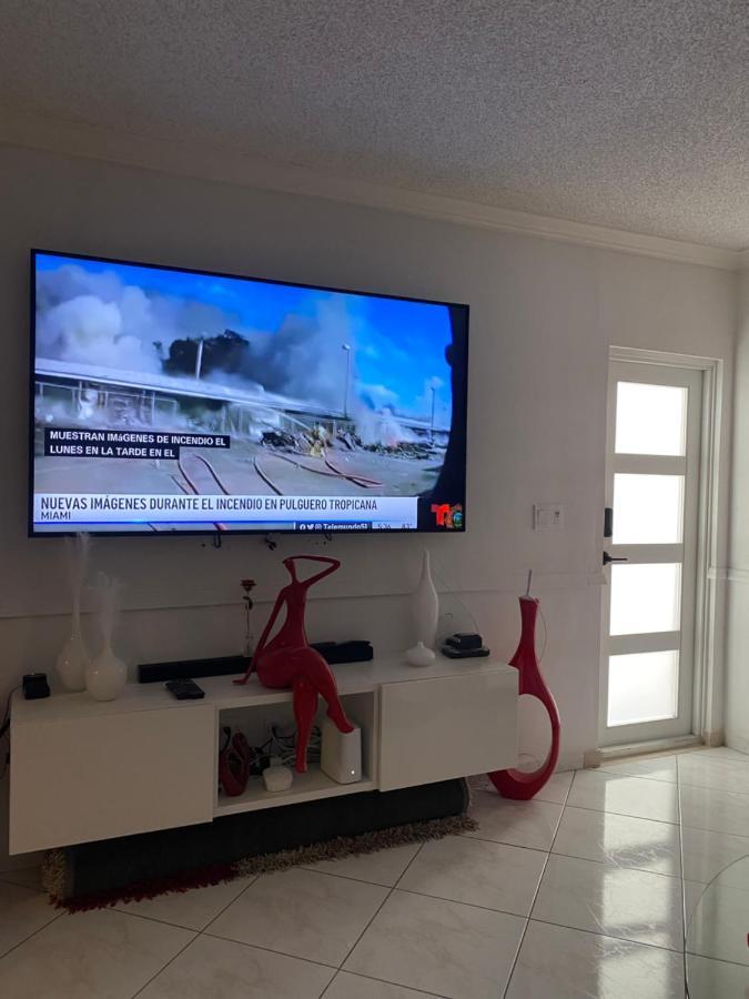 Appartement Beautiful House 7 Min From Miami Airport W Free Parking Extérieur photo