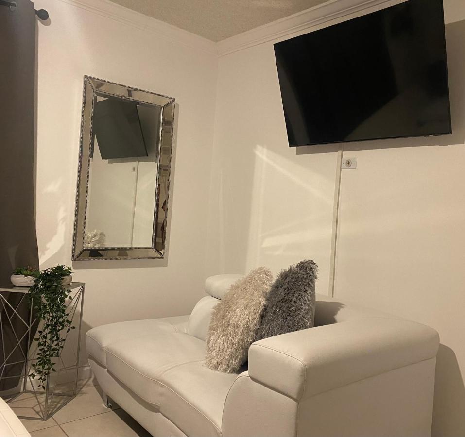 Appartement Beautiful House 7 Min From Miami Airport W Free Parking Extérieur photo