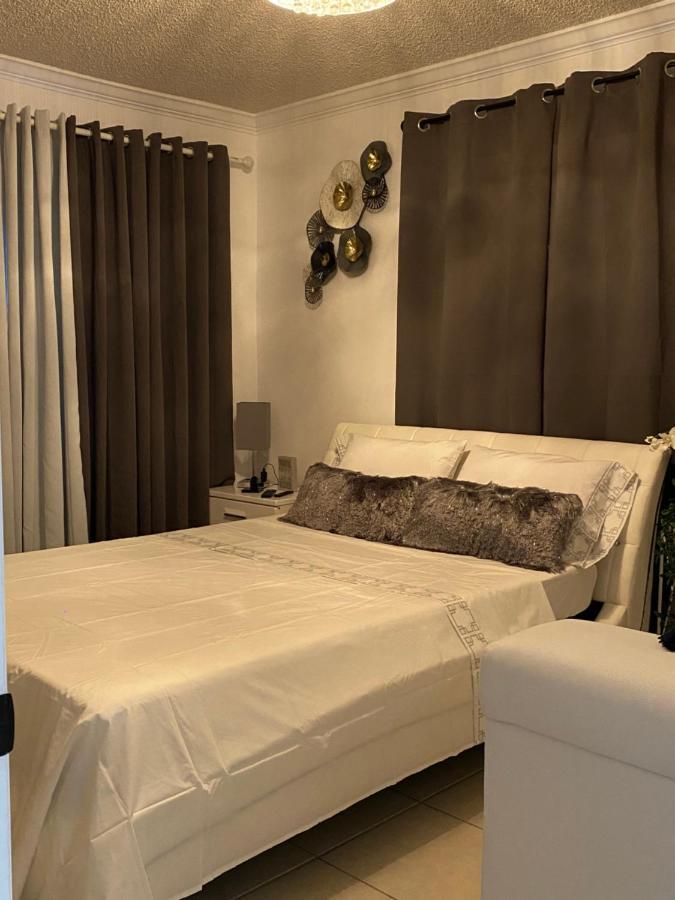 Appartement Beautiful House 7 Min From Miami Airport W Free Parking Extérieur photo