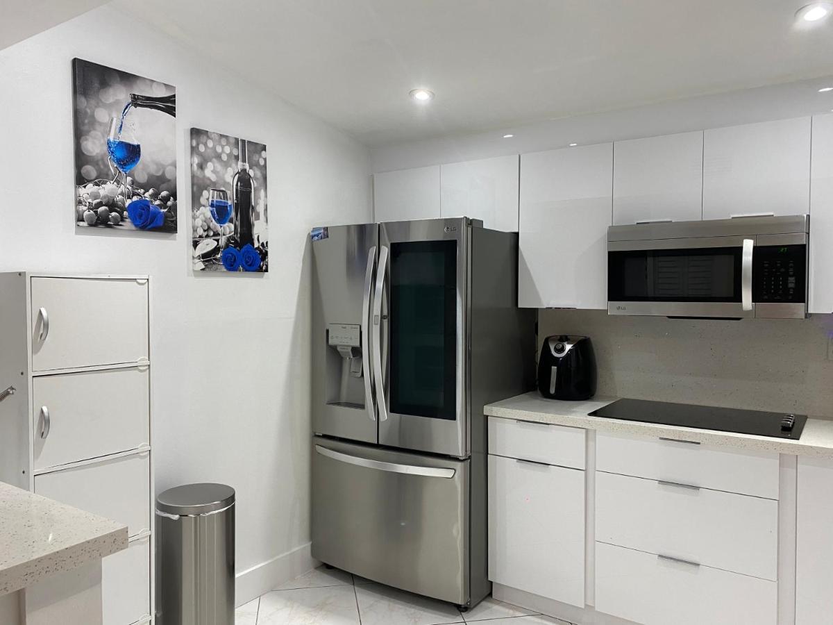 Appartement Beautiful House 7 Min From Miami Airport W Free Parking Extérieur photo